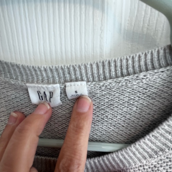 GAP Women's Light Gray Crew Neck Sweater - Picture 5 of 7